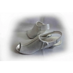 Skórzane sandałki FASHION obcas H ażur srebro 37