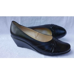 skórzane czarne  czółenko koturn 6 cm  40