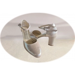 Sandały damskie skórzane beżowe obcas 7 cm nr..38