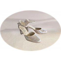 Sandały damskie skórzane beżowe obcas 7 cm nr..36