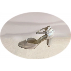 Sandały damskie skórzane beżowe obcas 7 cm nr..38