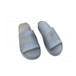 Klapki damskie ze skóry srebrne obc.4cm nr.38