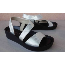 Skórzane sandały damskie koturn 4 cm srebro 37