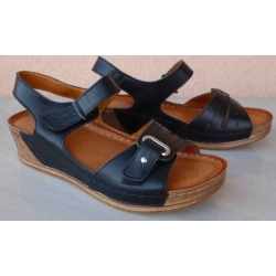 Skórzane sandały damskie koturn 5 cm czarny 39